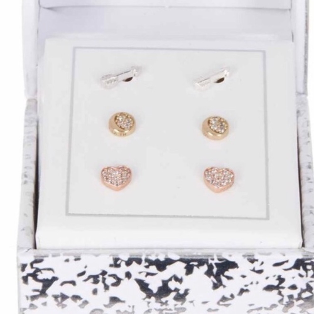 😳4 Separate necklaces for one price 😳NWT in Box - Picture 7 of 7